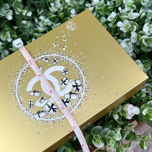 Chanel Limited Edition Gold Gift Box A Sight To See - Picture 7 of 7
